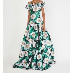 Authentic brand new Oscar de la Renta evening gown